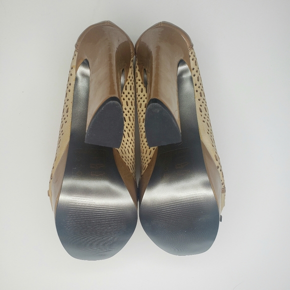 CR Collection Women's Platform 5" High Heel Shoes, Beigh, Excellent Condtion - Picture 3 of 9
